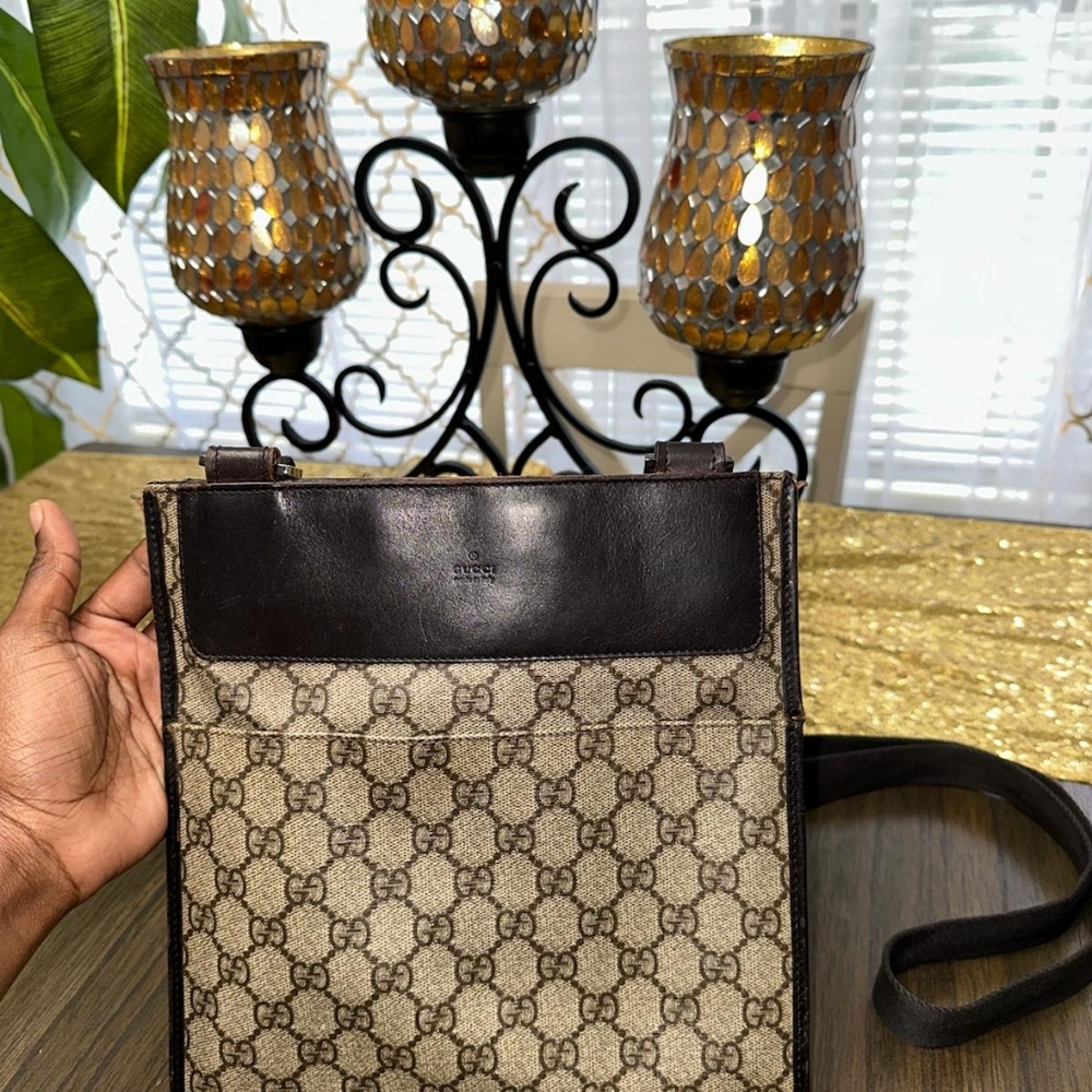 *Authentic* Gucci Monogram Crossbody Bag